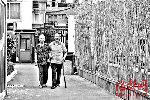刘秋官和郑珠英两位老人已经一起携手走过72年的光阴