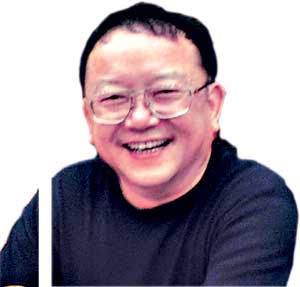 曝王刚因"误砸"告别鉴宝 回应:只是暂时休息