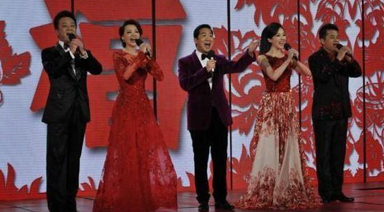 >> 正文    长江日报11月29日报道,前日,一则"2015年春晚节目单及演员