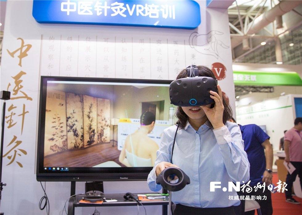 福州VR产品成教育装备展亮点　课堂“一键”打造