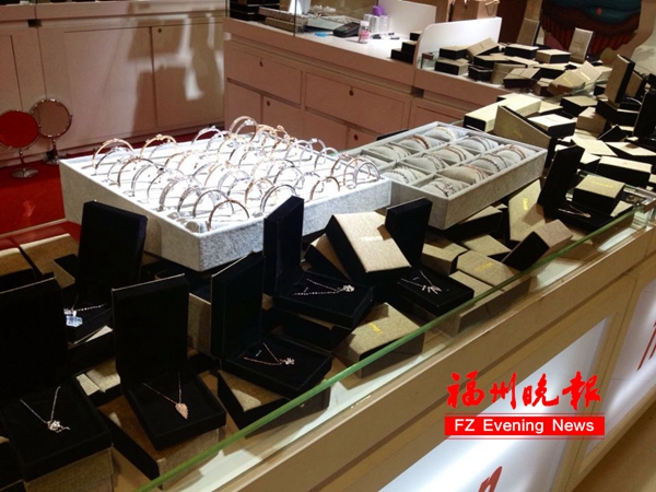 别被“钛金”首饰忽悠了 原料每公斤仅六七十元