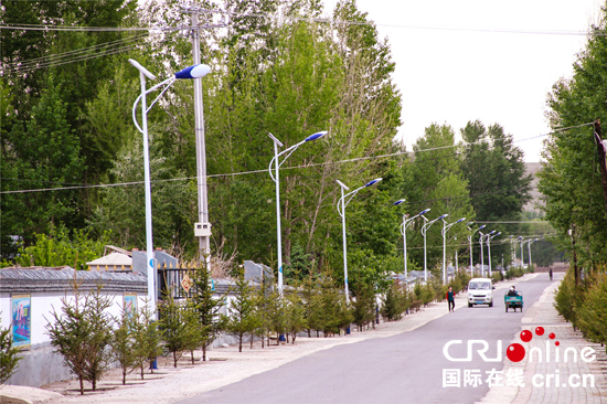 内蒙古推广秸秆颗粒燃料和光伏发电板　助力乡村山清水秀