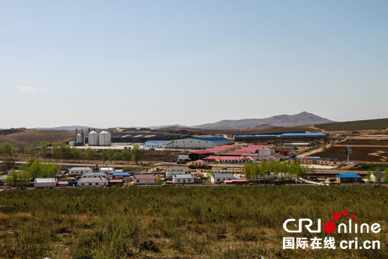 内蒙古推广秸秆颗粒燃料和光伏发电板　助力乡村山清水秀