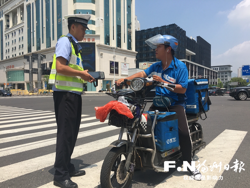 鼓楼交警开展专项整治行动　让送餐电动车更文明