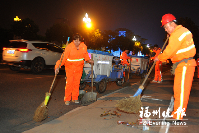 福州：除夕夜六千环卫工清运五千多吨垃圾