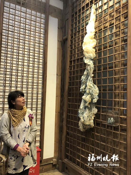 三坊七巷漆艺摄影展女人味十足 展览将持续一周