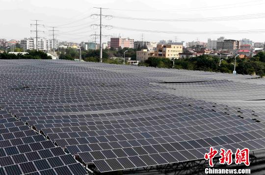 福建石狮：污水厂架设万余太阳能电池板如“黑浪”