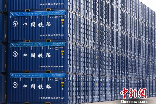 受益于“一带一路”建设　中国制造集装箱走向全球