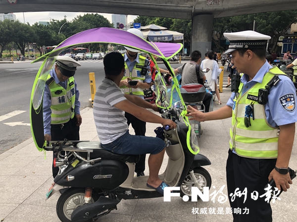 电动车加装遮阳伞，拆除并罚款！