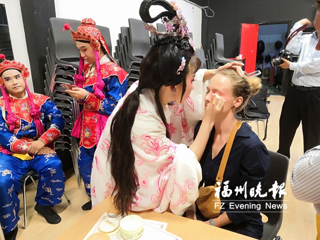 闽剧亮相哥本哈根歌剧节 精彩“翎子功”获丹麦观众喝彩