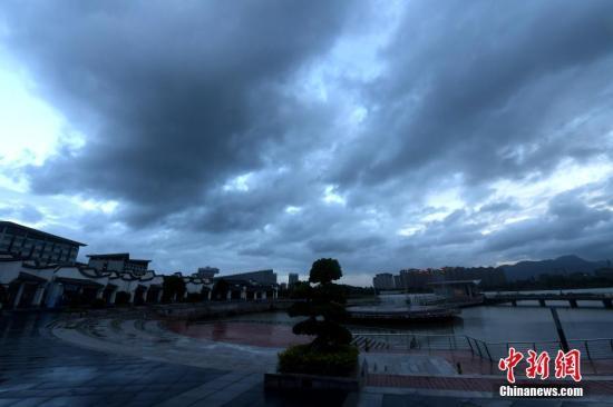 暴雨大风齐袭福建东北部 8.63万户停电逾4万人转移