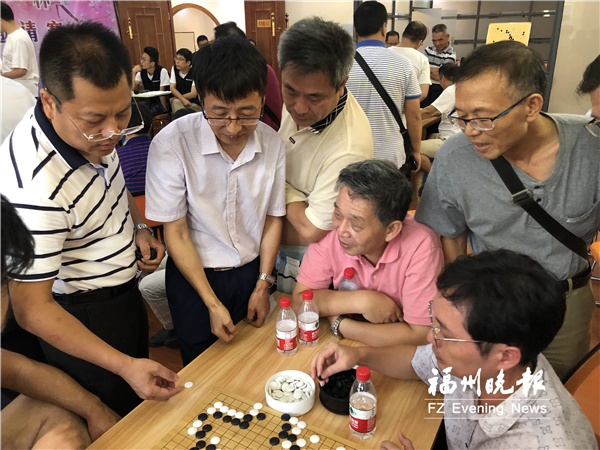 围棋团体接力对抗赛在榕上演　现场设置研究小组