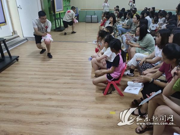 区红十字应急救护知识培训走进金峰开心幼儿园