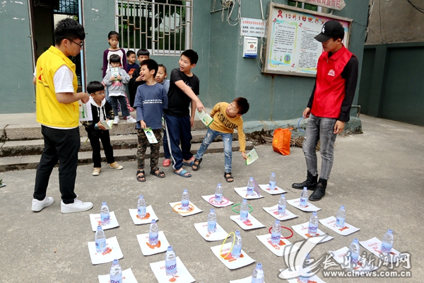 长乐团区委深入挂钩综治村开展平安“三率”及垃圾分类宣传活动