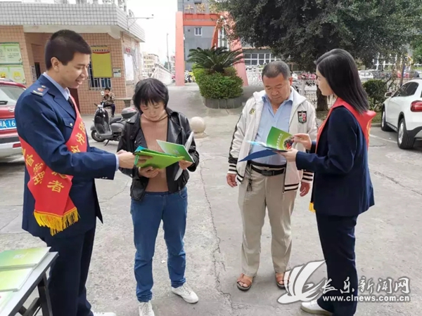 区市场监管局开展食品药品安全宣传进社区活动