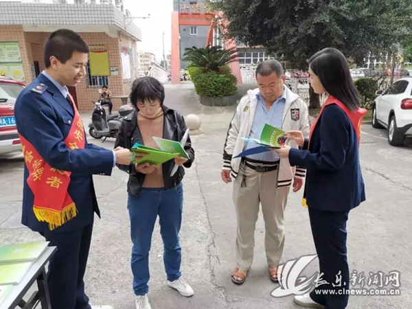 区市场监管局开展食品药品安全宣传进社区活动