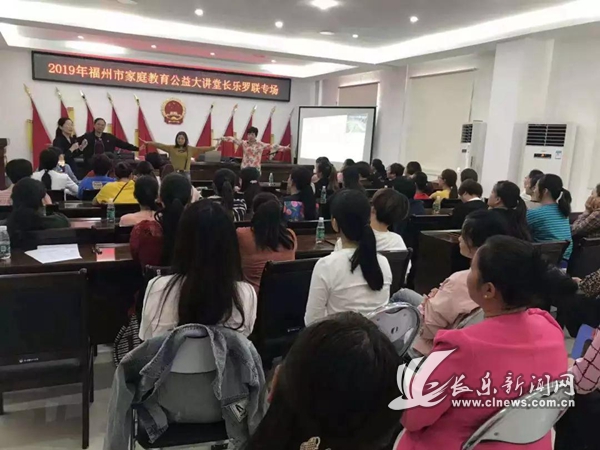 区妇联组织各乡镇（街道）妇联积极开展2019年家庭教育公益大讲堂活动