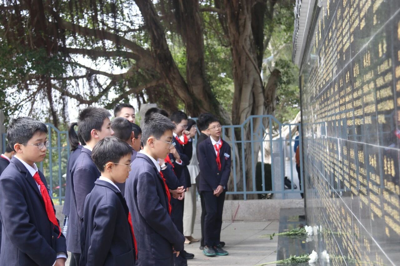 今天,他们用这样的方式致敬英雄! 今天,他们用这样的方式致敬英雄!