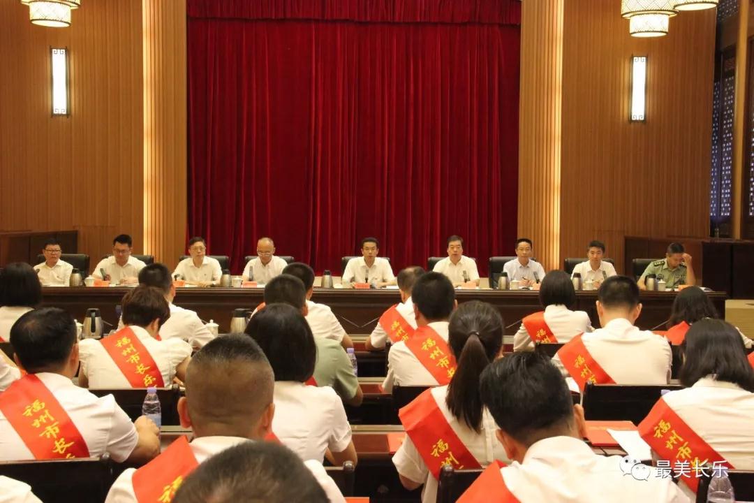 全区“两优一先”代表座谈会召开