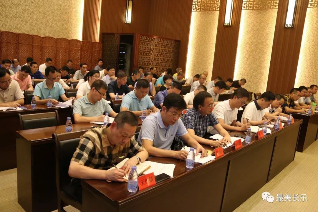 区委常委会会议暨区委理论学习中心组学习会召开