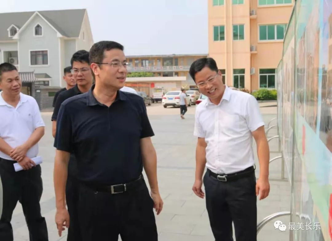区领导走访挂钩联系乡村振兴试点村