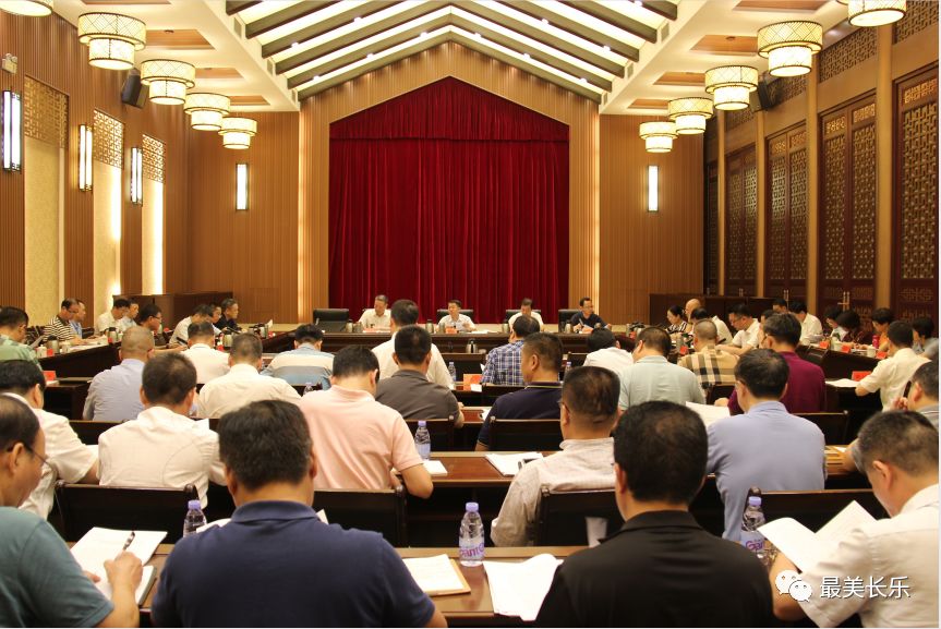 区委常委会会议召开 