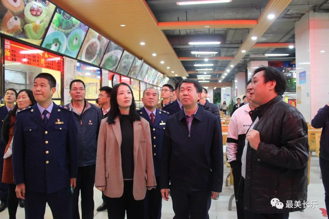 区领导专题调研食品安全工作