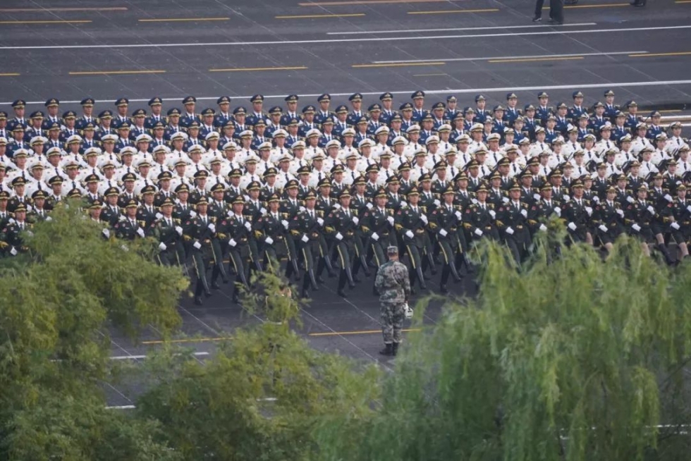 全城敬礼！7位男神从北京阅兵现场荣耀归来