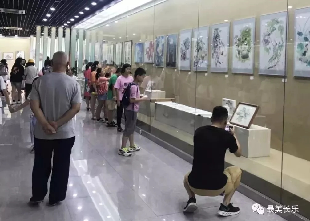 区第九届动漫艺术展开幕，吉祥物“蚌仔”亮相