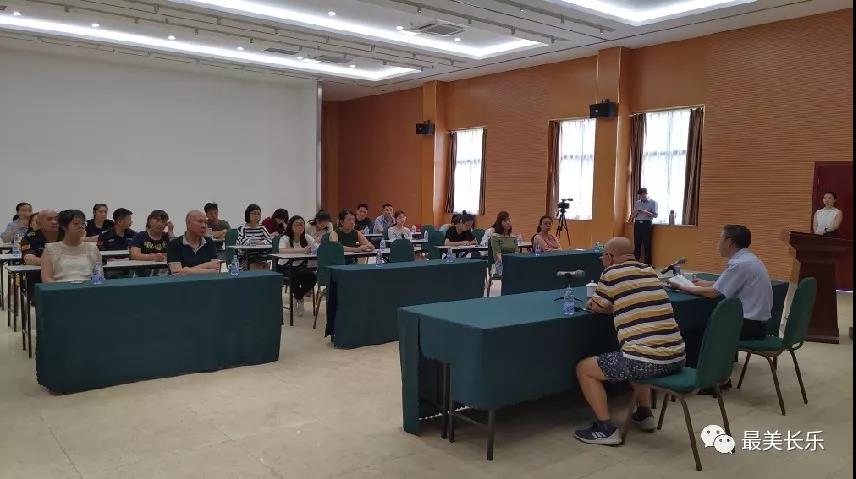 冰心文学馆接收无偿捐赠的冰心故居旧式大漆木床
