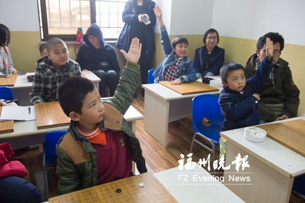 围棋免费体验课昨举行 “福小子” 将开设提高班
