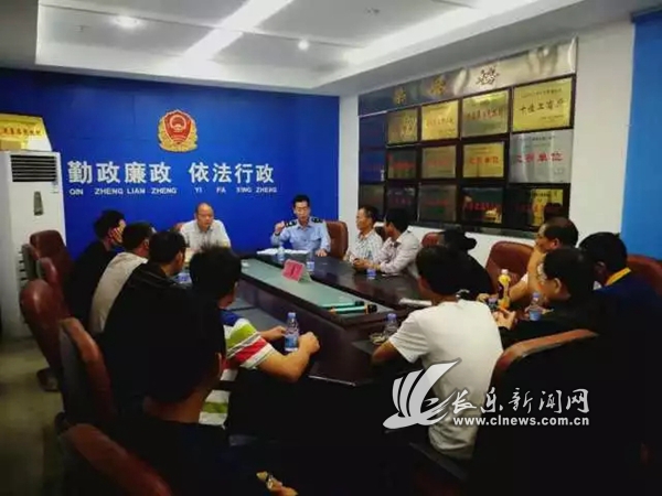 金峰镇市场监管所召开小作坊专项整治会议.webp.jpg