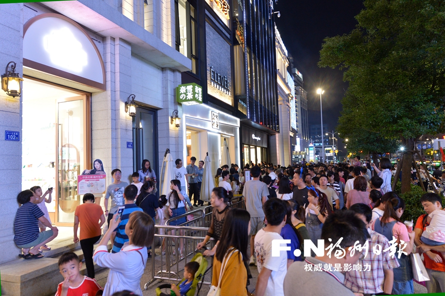 东街口“王者归来” 国庆期间客流350万人次吸金3.5亿元
