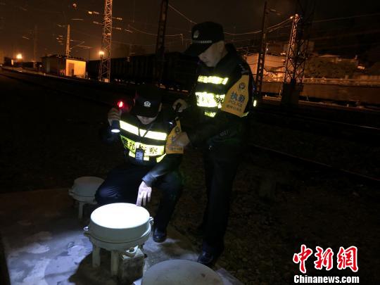 春节假期福州铁路警方查获网上在逃人员50余名