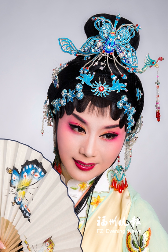 周虹荣膺第十六届文华表演奖