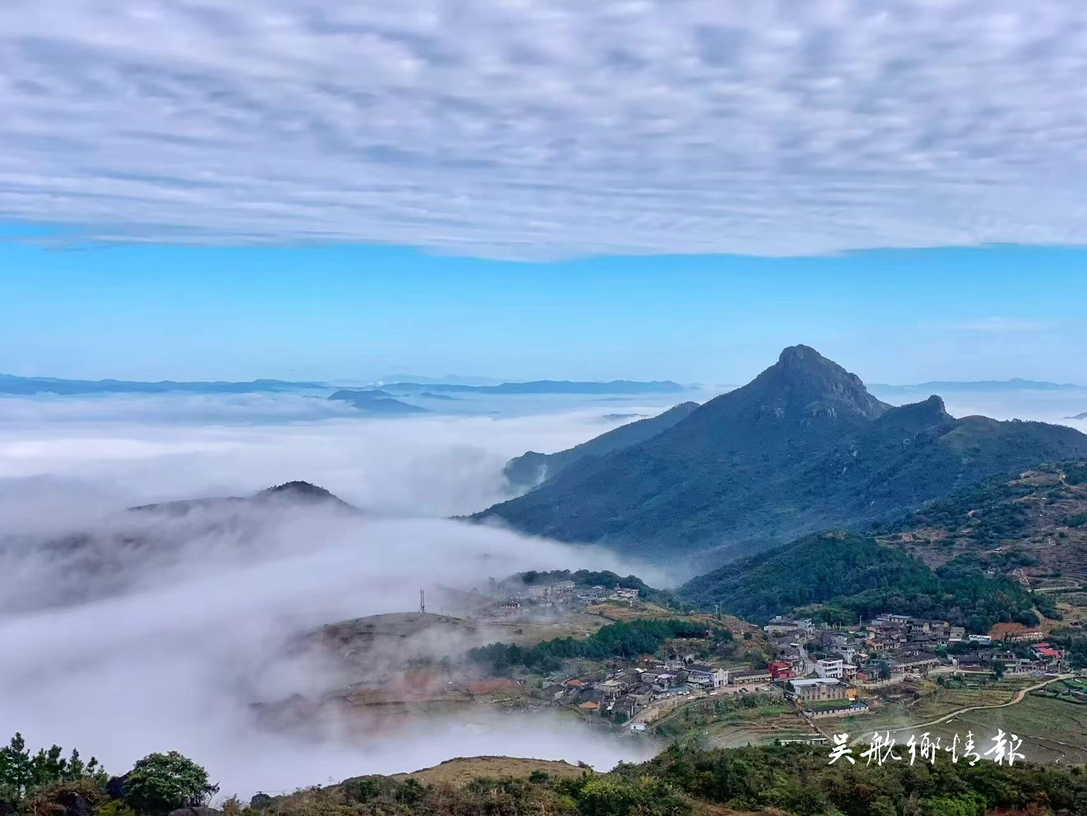 雪覆文峰星列野　钟鸣唐刻水连天