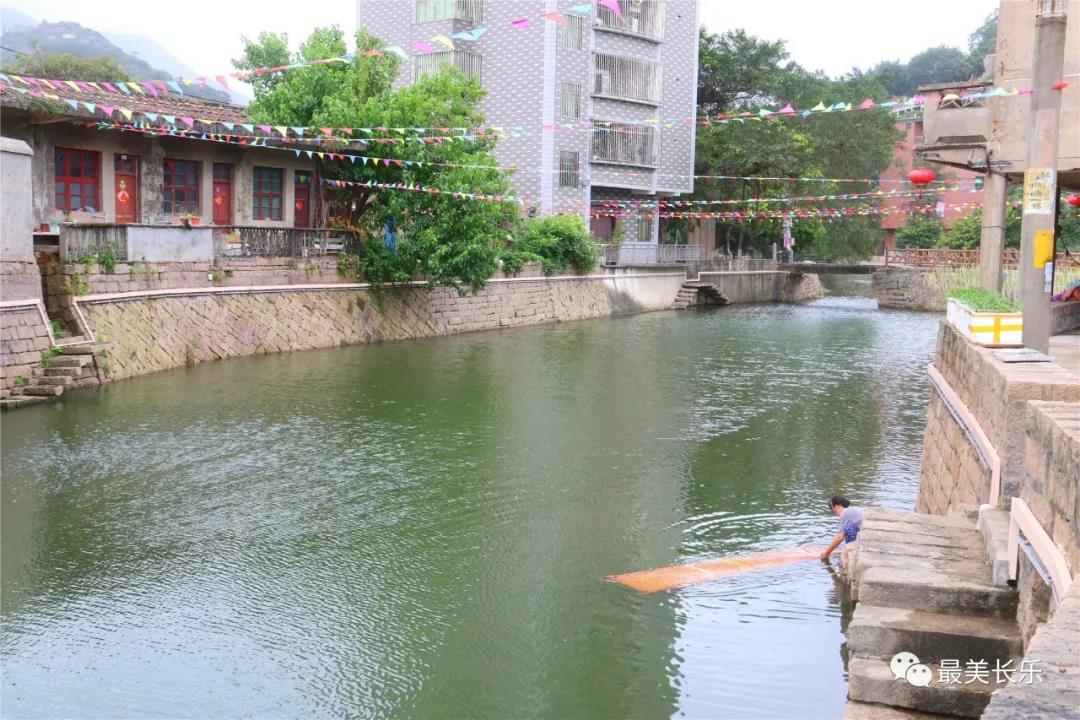 一处河流一处景 碧水清风满眼新 ——我区全面铺开示范河道建设工作并取得良好成效