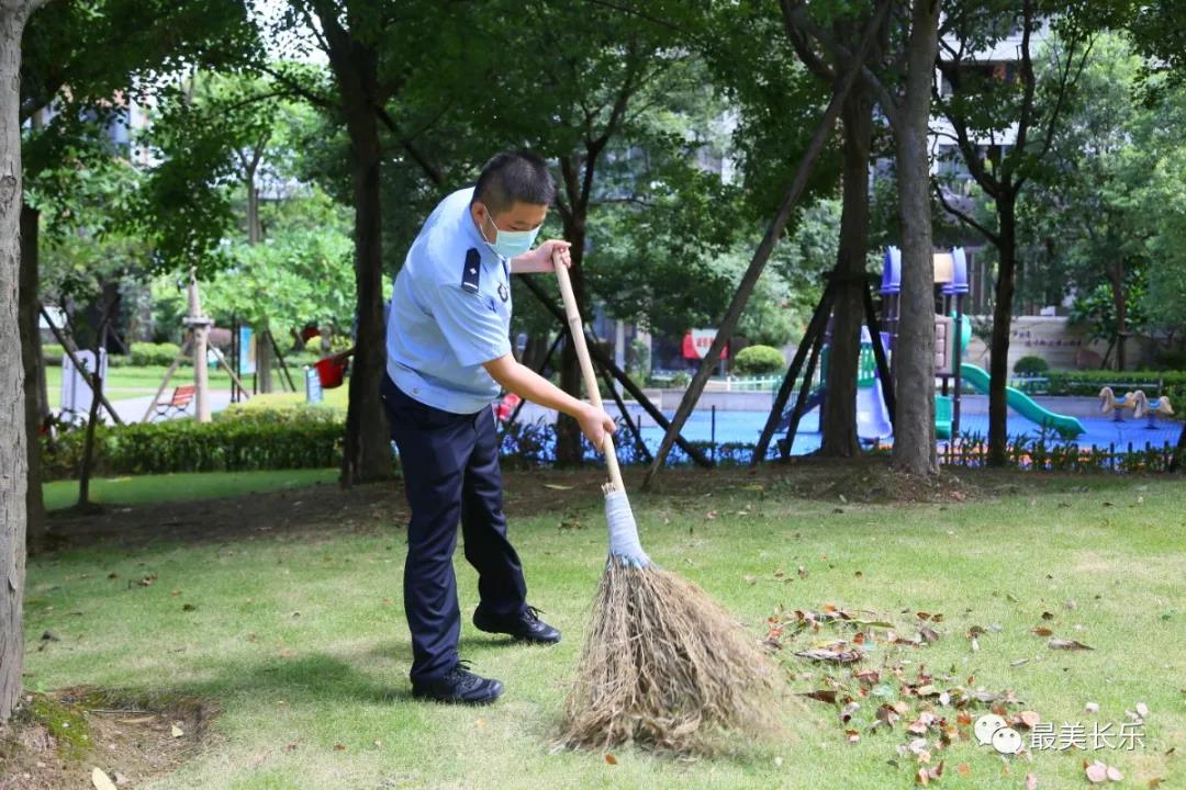 “文明进社区 温暖千万家”文明实践活动走进仁辉社区