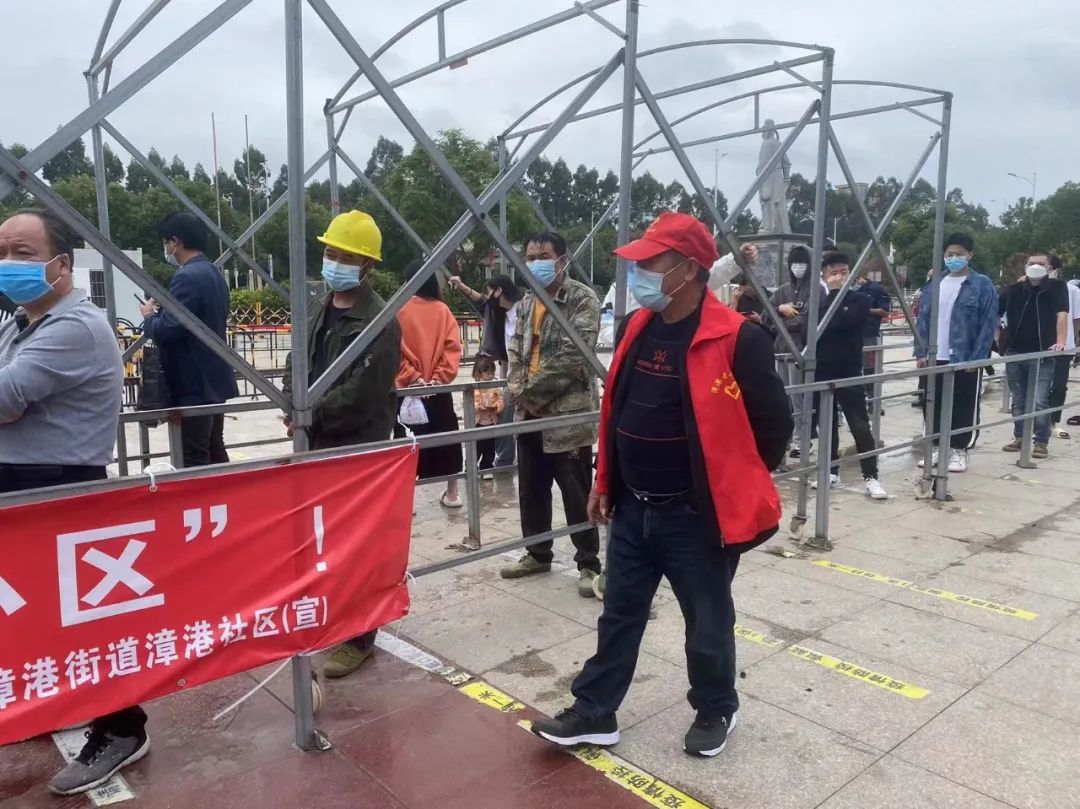 赞！这个街道“疫”线的“银发”身影！