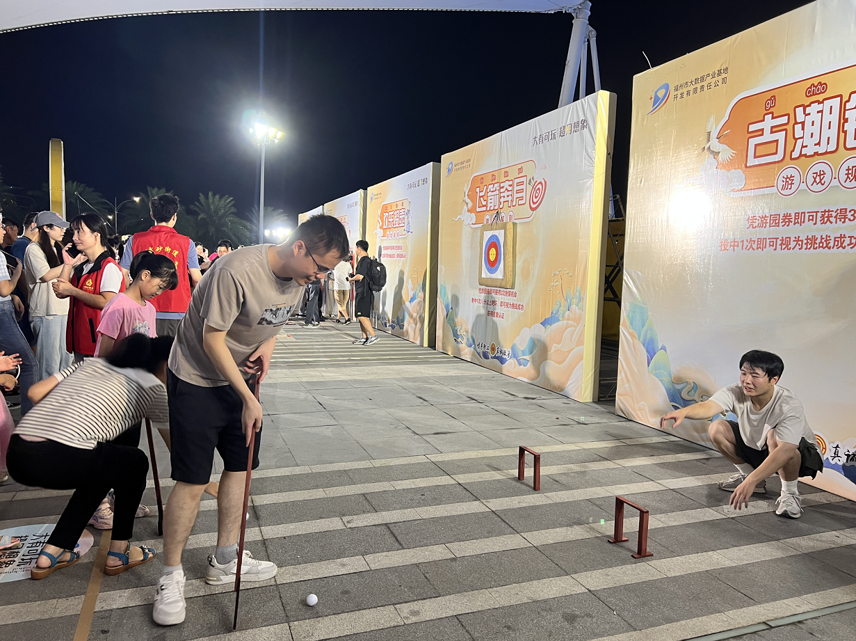 【网络中国节·中秋】穿汉服、逛市集、玩游戏……解锁长乐中秋游园新姿势→