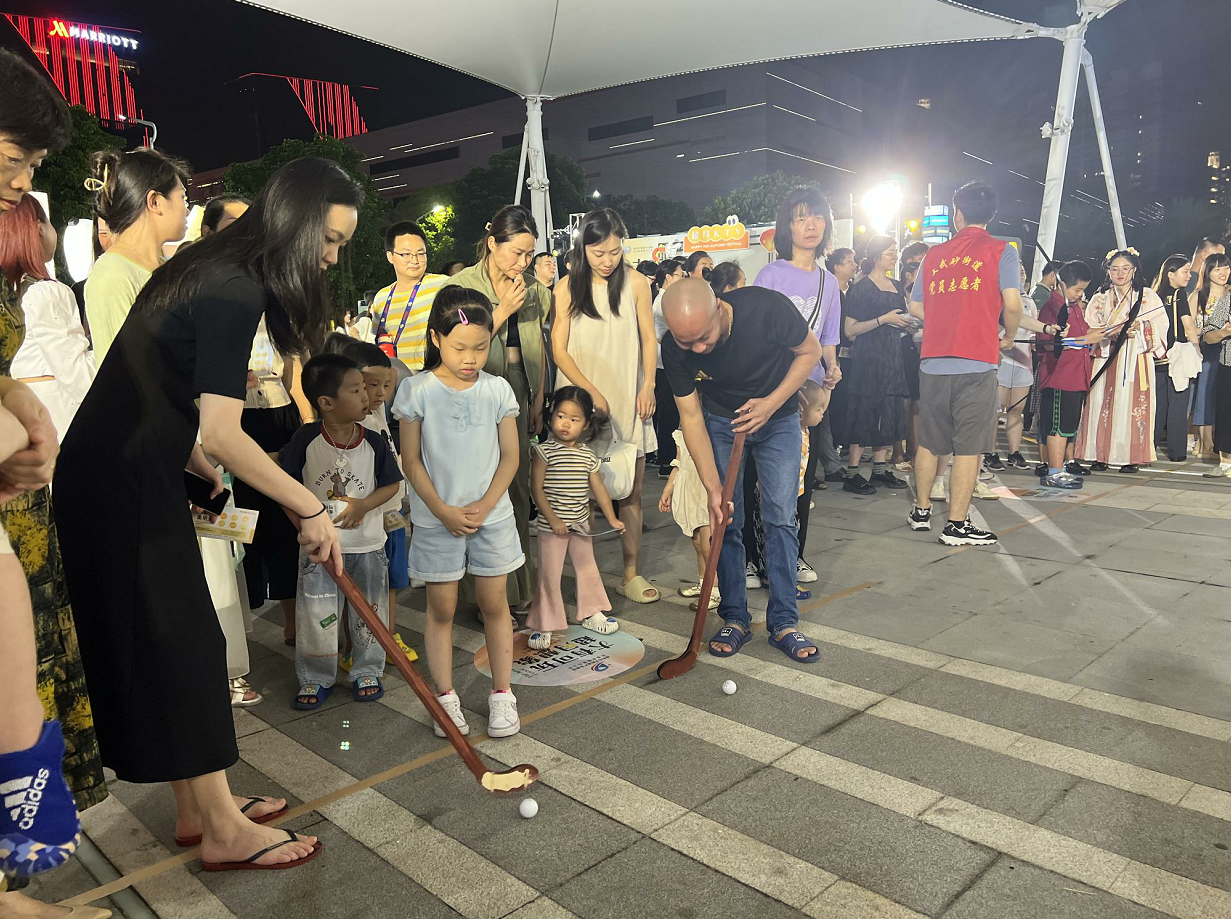 【网络中国节·中秋】穿汉服、逛市集、玩游戏……解锁长乐中秋游园新姿势→