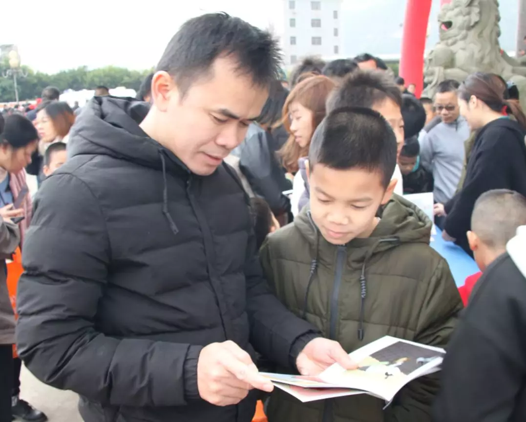 “廉礼”送下乡 清风迎新春