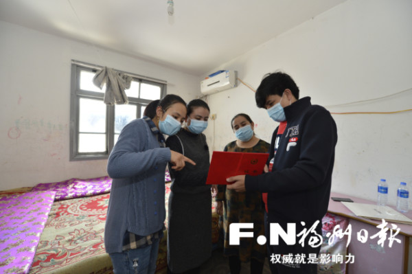 6名在榕维吾尔族群众捐款支援武汉抗疫