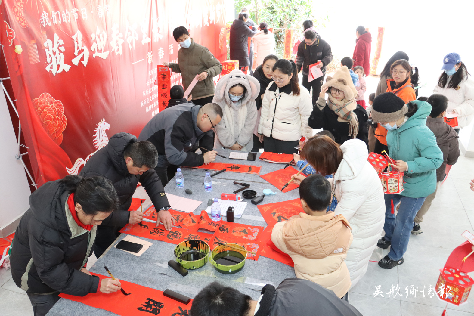 骏马迎春聚东湖 两岸邻里共团圆 骏马迎春聚东湖 两岸邻里共团圆