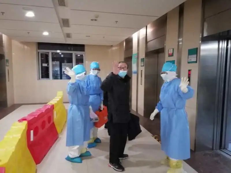 福建省立医院支援武汉医疗队接管重症病区已有7位病人出院
