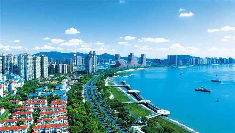 经济日报头版头条刊发长篇调研报道《鹭岛妆成》