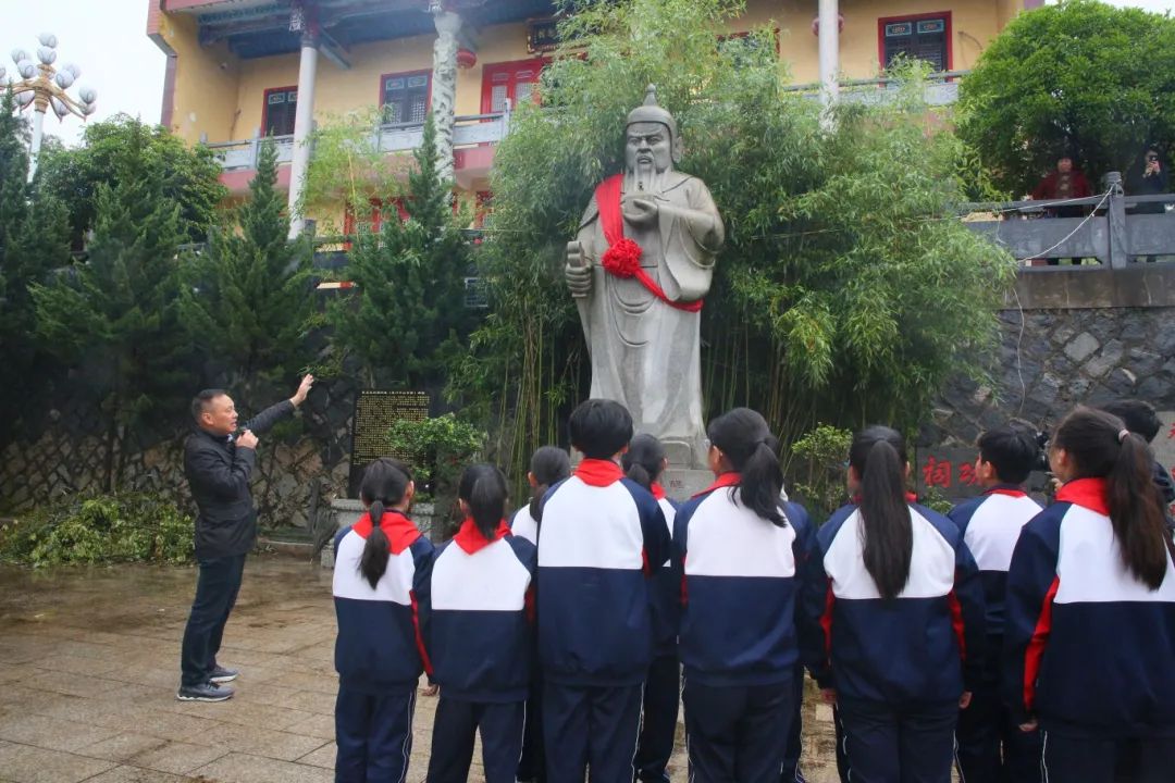少年集结！玩拼图、学射箭，趣味研学“箭” 入人心→
