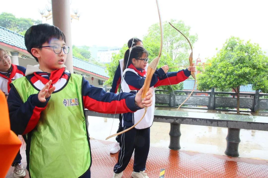 少年集结！玩拼图、学射箭，趣味研学“箭” 入人心→