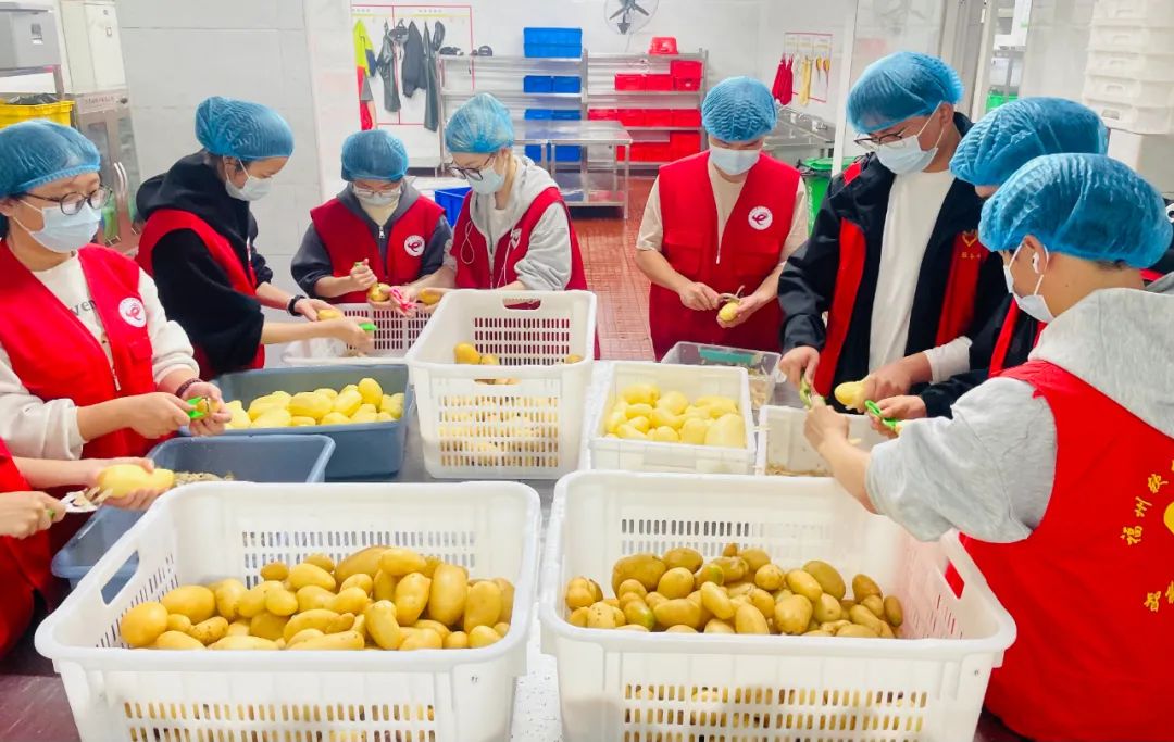 “哇！”长乐这所学校传出阵阵欢呼......