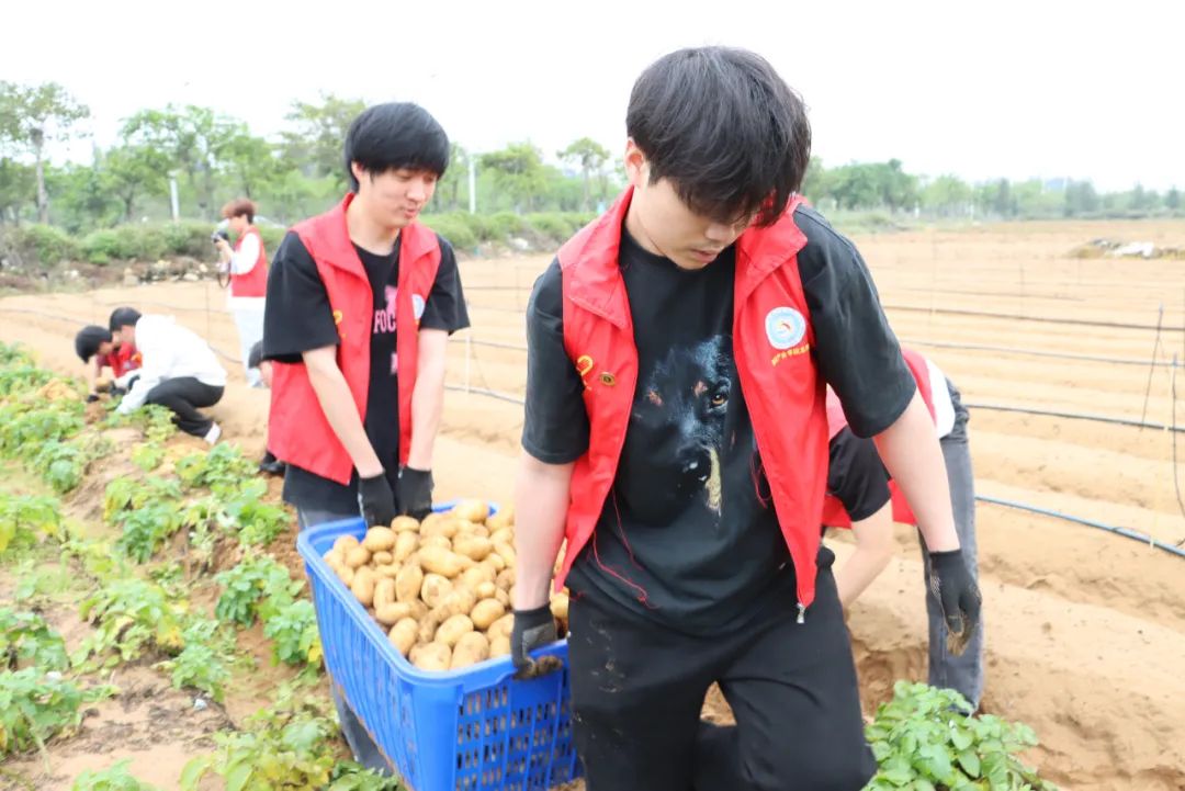 “哇！”长乐这所学校传出阵阵欢呼......